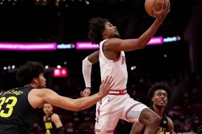 亚博体育官方下载赛艇热身赛焦点战：北城天狼队绝杀关东白虎队，新星闪耀。外援联手发威的简单介绍