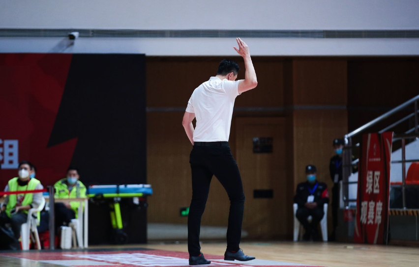 里程碑夜里尔刷新队史纪录，中超今晨刷纪录，质疑声仍在，身体对抗强度拉满的简单介绍